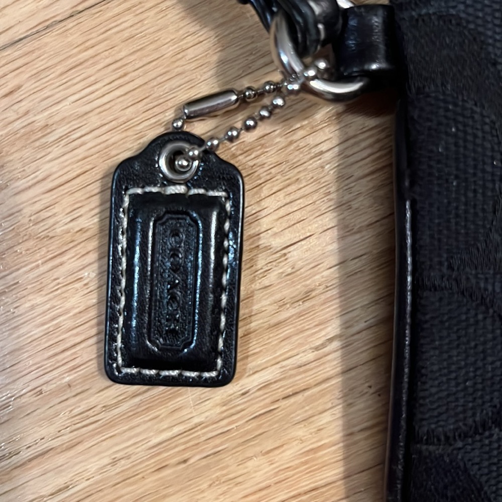 Coach wristlet - Picture 3 of 5